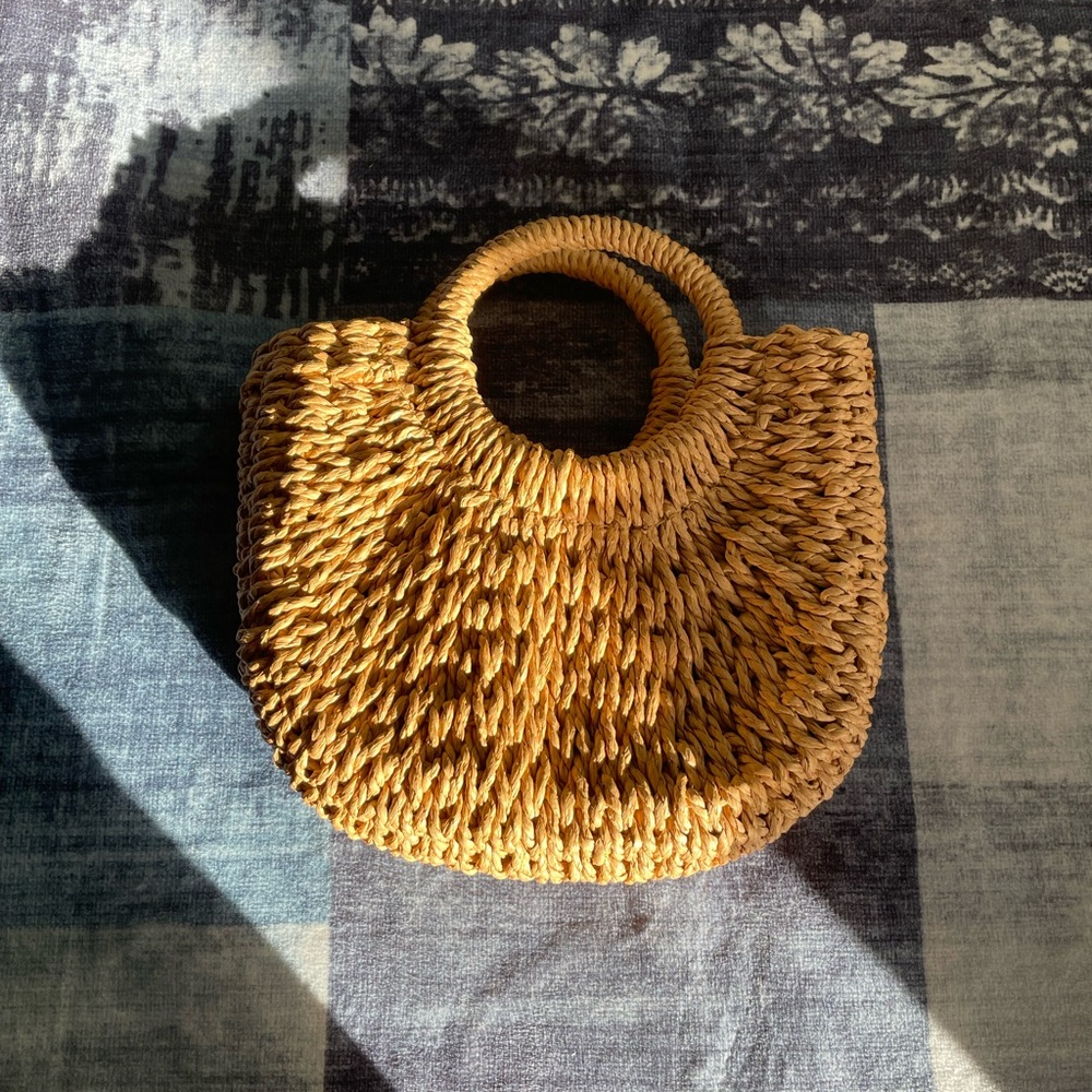 Woven Straw Circle-Handle Tote Bag in Natural Tan